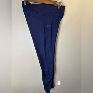 Women’s Large Under Armour  Performance Leggings in Navy - 29” NWOT